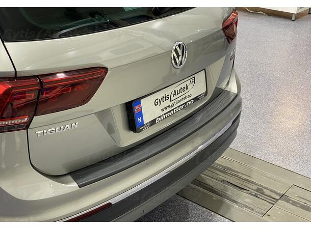 Stötfångarskydd. Plast VW Tiguan 2016-2023 