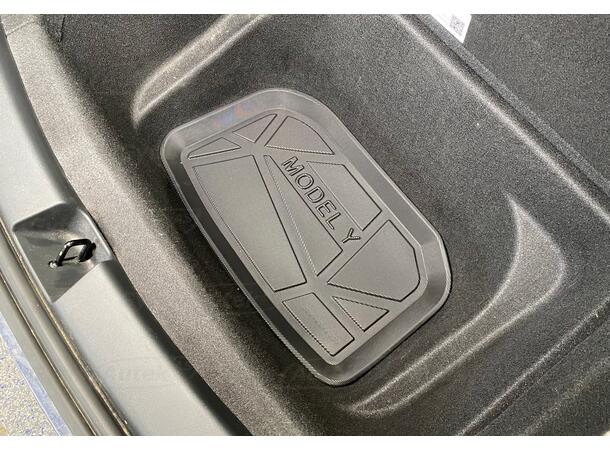Bagagerumsmatta. Bak Nedre. Plast Tesla Model Y 2021-> 