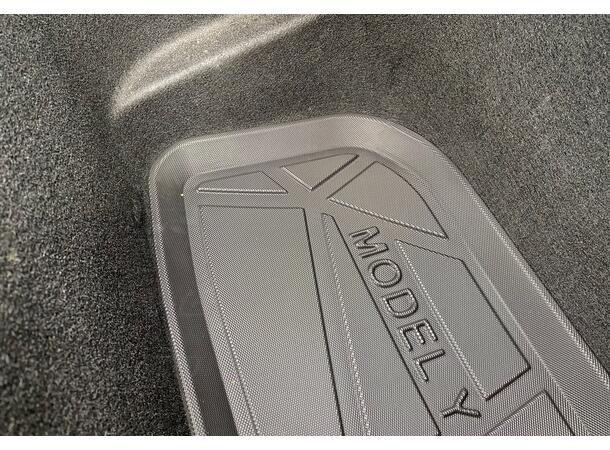 Bagagerumsmatta. Bak Nedre. Plast Tesla Model Y 2021-> 