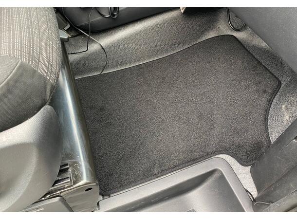 Bilmattor. 1. rad. Textil MB V-Klasse W447 2015-> 