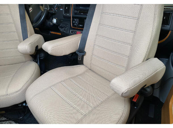 Bobil setetrekk. Beige Challenger Aguti GIS-Liner 