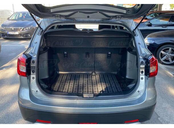 Bagagerumsmatta. Nedre. Gummi Suzuki S-Cross 2022-> Hybrid 