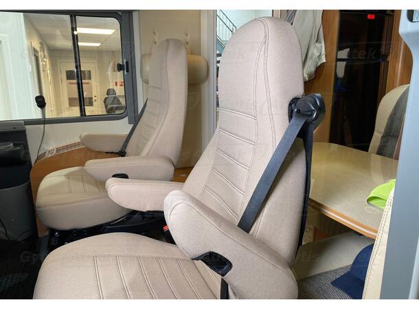 Bobil setetrekk. Beige Eura Mobil Aguti GIS-Liner 