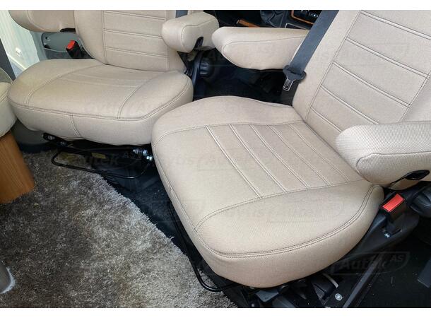 Husbil bilklädsel. Beige Eura Mobil Aguti GIS-Liner 