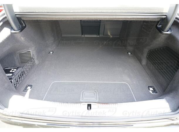 Bagagerumsmatta. Plast Audi A8 2018-> Plug-in Hybrid 