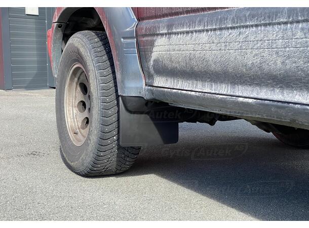 Stänkskydd. Fram. Plast Toyota Land Cruiser 90 1996-2002 
