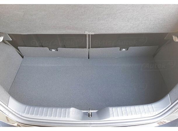 Bagagerumsmatta. Plast Toyota Aygo X 2022-> Med JBL Ljudsystem 