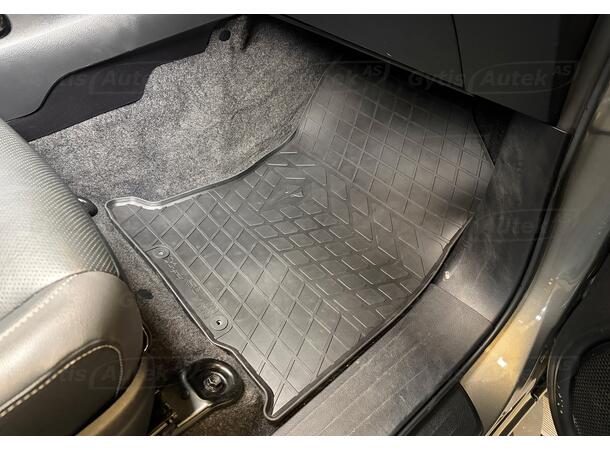 Bilmattor till Toyota Hilux 2016-> | gytek.se