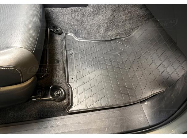 Bilmattor till Toyota Hilux 2016-> | gytek.se