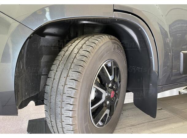 Lokariskjermer med skvettlapper. Foran Fiat Ducato 2006-2014 