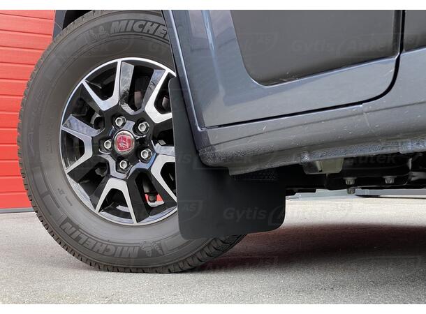 Lokariskjermer med skvettlapper. Foran Fiat Ducato 2006-2014 