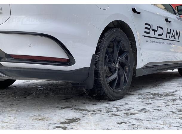 Stänkskydd. Fram och bak. Plast BYD Han 2022-> 