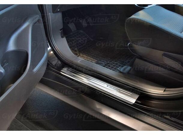 Instegsskydd till Mitsubishi Outlander 2013-2021 | gytek.se