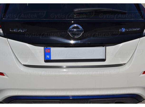 List för nederkant på bakläm. Mörk. Stål Nissan Leaf 2018-> 