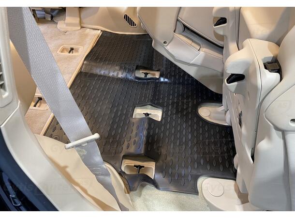 Bilmatta. 3. rad. Gummi Toyota Land Cruiser 200 2007-2015 