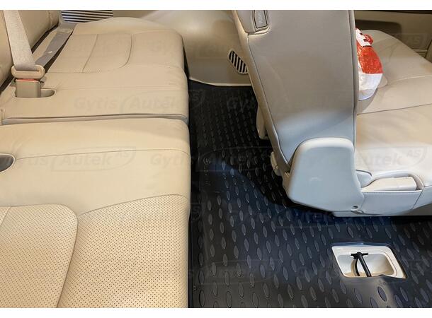 Bilmatta. 3. rad. Gummi Toyota Land Cruiser 200 2007-2015 