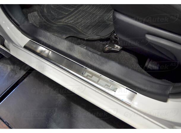 Instegsskydd till Toyota Yaris 2011-2014 | gytek.se