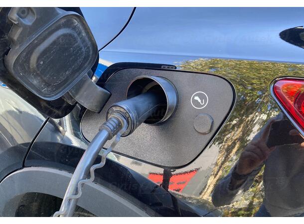 Laddlucka skydd. Plast Volvo C40/EC40 2022-> 