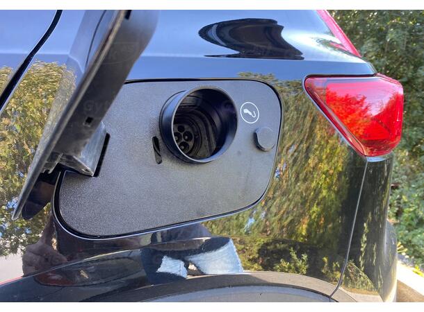 Laddlucka skydd. Plast Volvo C40/EC40 2022-> 