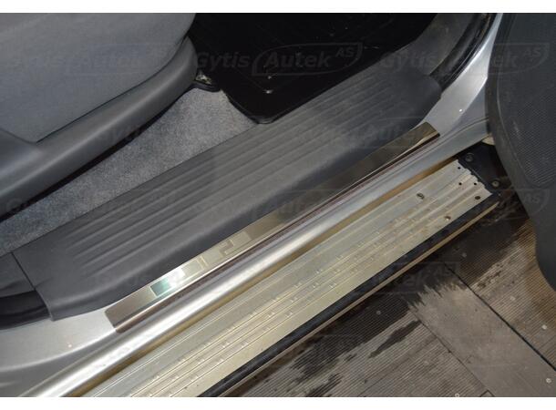 Instegsskydd till Toyota Hilux 2011-2015 | gytek.se