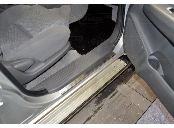 Instegsskydd till Toyota Hilux 2011-2015 | gytek.se