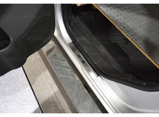Instegsskydd till Nissan Navara 2005-2010 | gytek.se