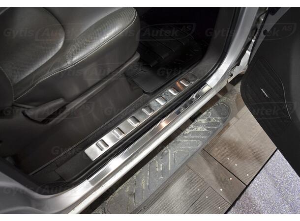 Instegsskydd till Nissan Navara 2010-2015 | gytek.se