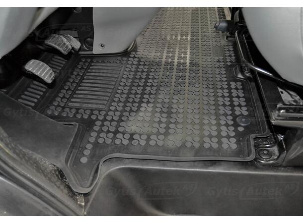 Bilmatta. 1. rad. Gummi Opel Vivaro 2001-2014 
