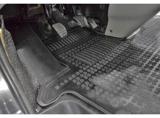 Bilmatta. 1. rad. Gummi Opel Vivaro 2001-2014 