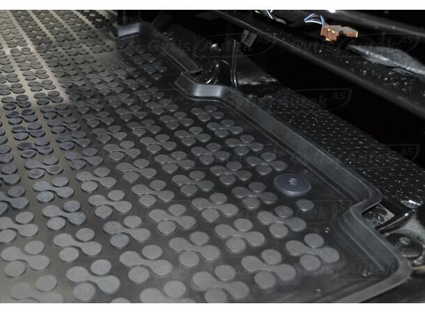 Bilmatta. 1. rad. Gummi Opel Vivaro 2001-2014 