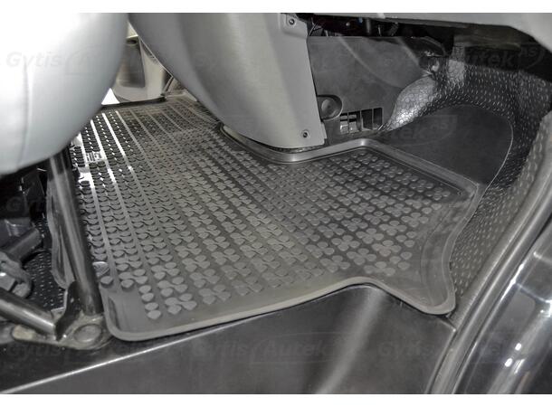 Bilmatta. 1. rad. Gummi Opel Vivaro 2001-2014 